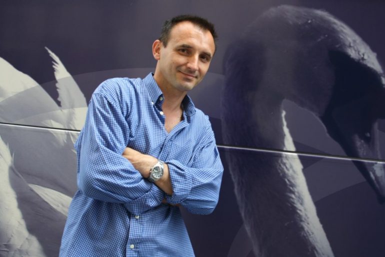 Cartea zilei: „Oameni în trening”, de Robert Șerban