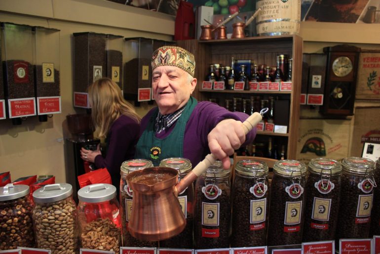 Cafegiul Florescu: „Magazinul meu nu e mai prejos decât unul din Londra sau Paris!”