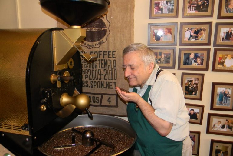 Cafegiul Florescu: „Când eram copil vedeam crenvurști doar de Crăciun!”