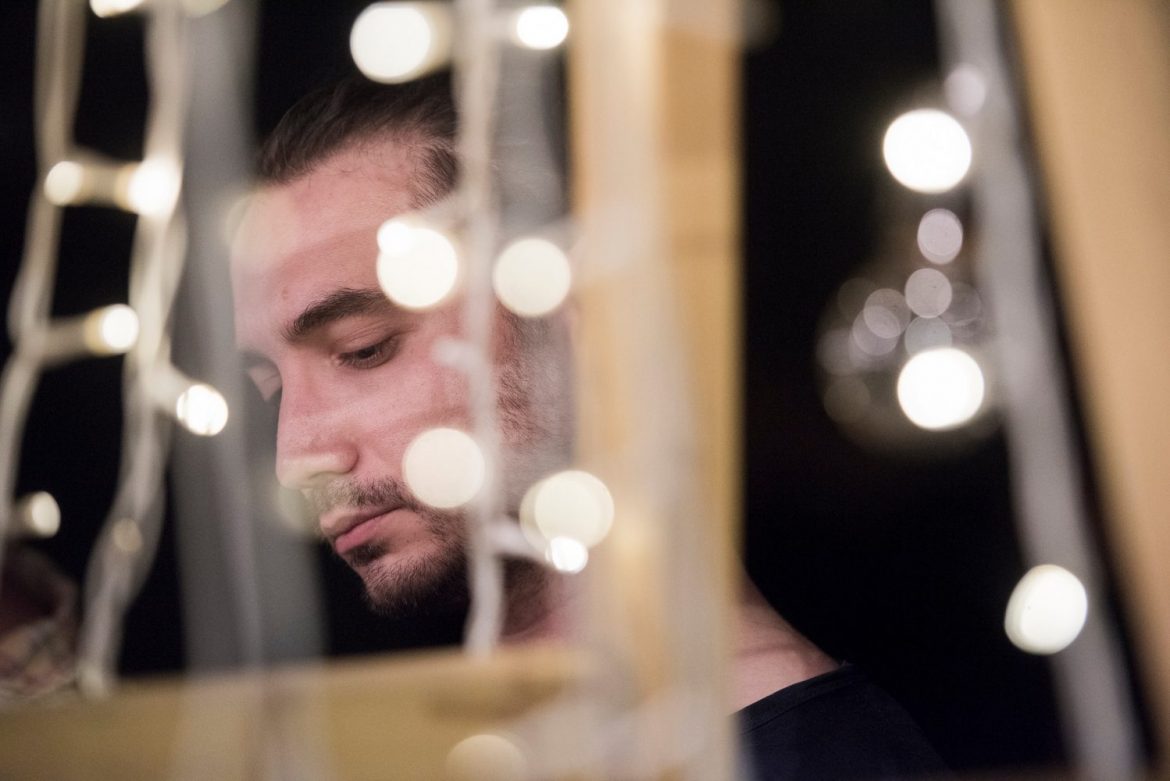 Claudiu Komartin, omul care aduce poezia