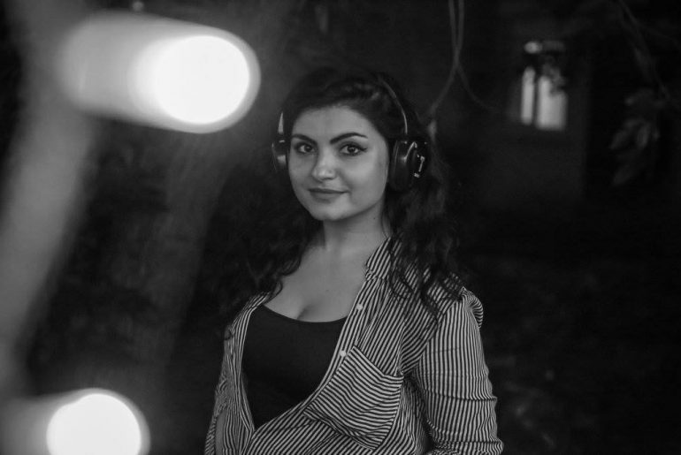 Recenzie: „mici cutremure”, de Ligia Keșișian