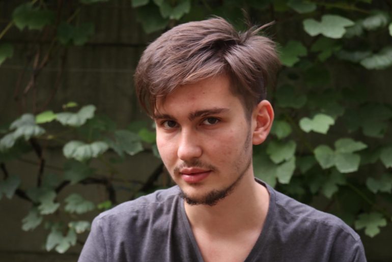 Poșta redacției: cinci poeme semnate de Mihai Velicu