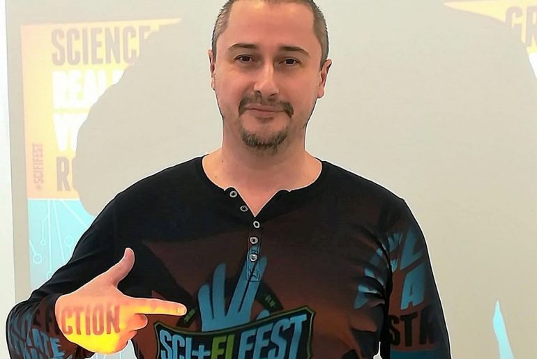 Cartea zilei: „Fata de pe Drumul Mătăsii”, de Liviu Surugiu