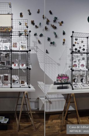 Semn: Laura Francisca Pavel, „Distribuția luminii artificiale”, Casa de Editură Max Blecher