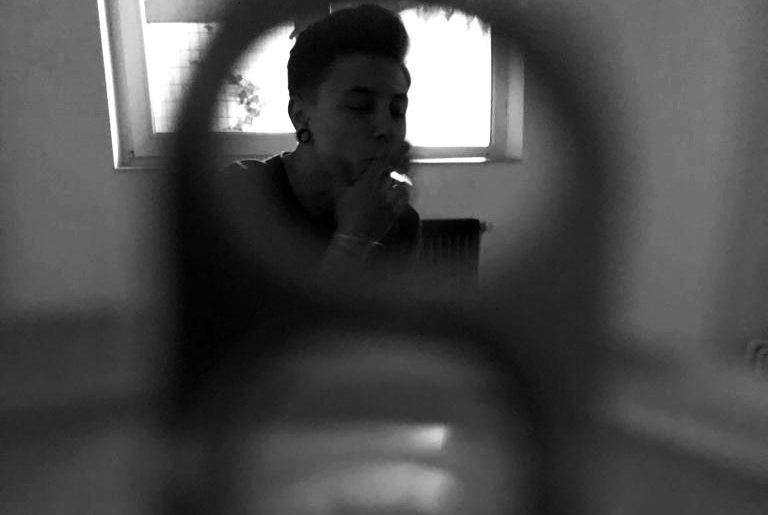 Poșta redacției: trei poeme de Ana Barangă