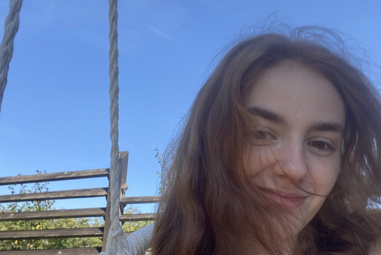 Poșta redacției: trei poeme de Ioana Pleșiu