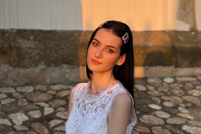 Poșta redacției: Trei poeme de Iulia Pietraru