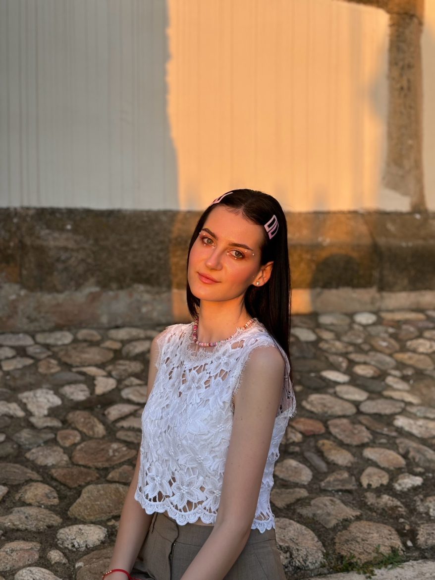 Poșta redacției: Trei poeme de Iulia Pietraru