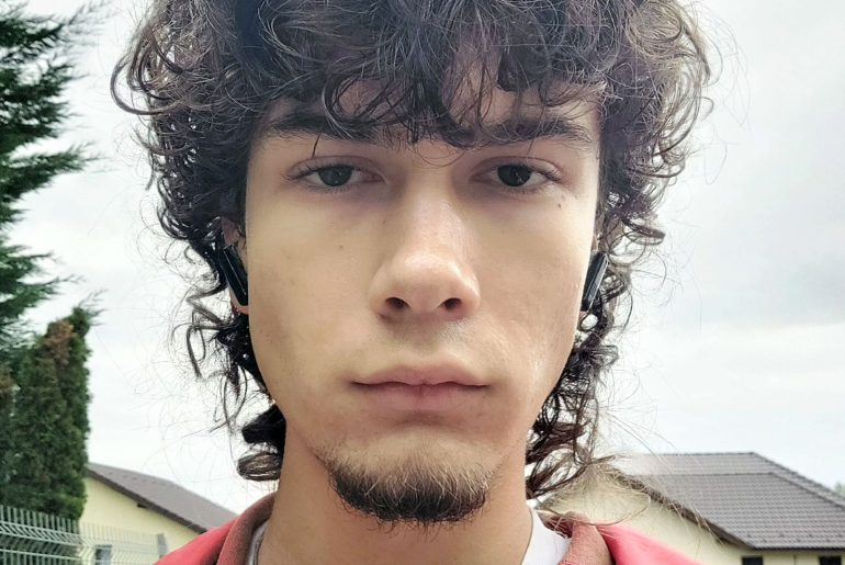 Poșta redacției: șase poeme de Alex Rusu